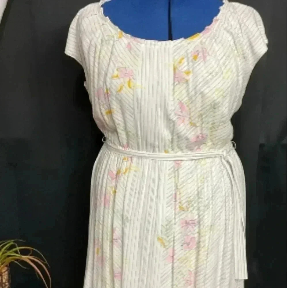 Lauren Conrad size Medium New with tags Pleated round neck midi dress. - Picture 9 of 15